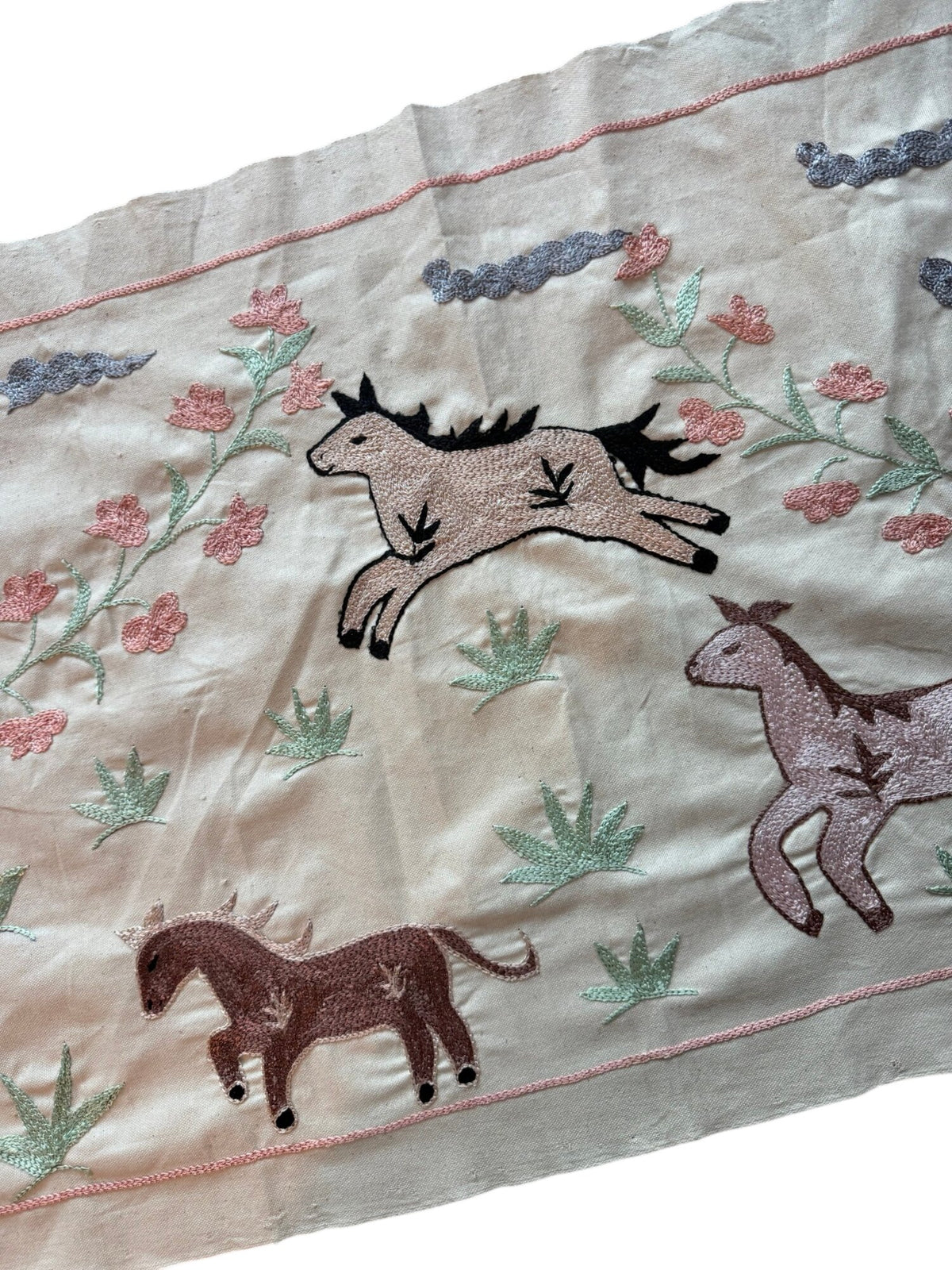 Boho Horse Suzani Runner - Bukhara Pictorial Embroidery 1'8'' x 4'9'' - detail 3