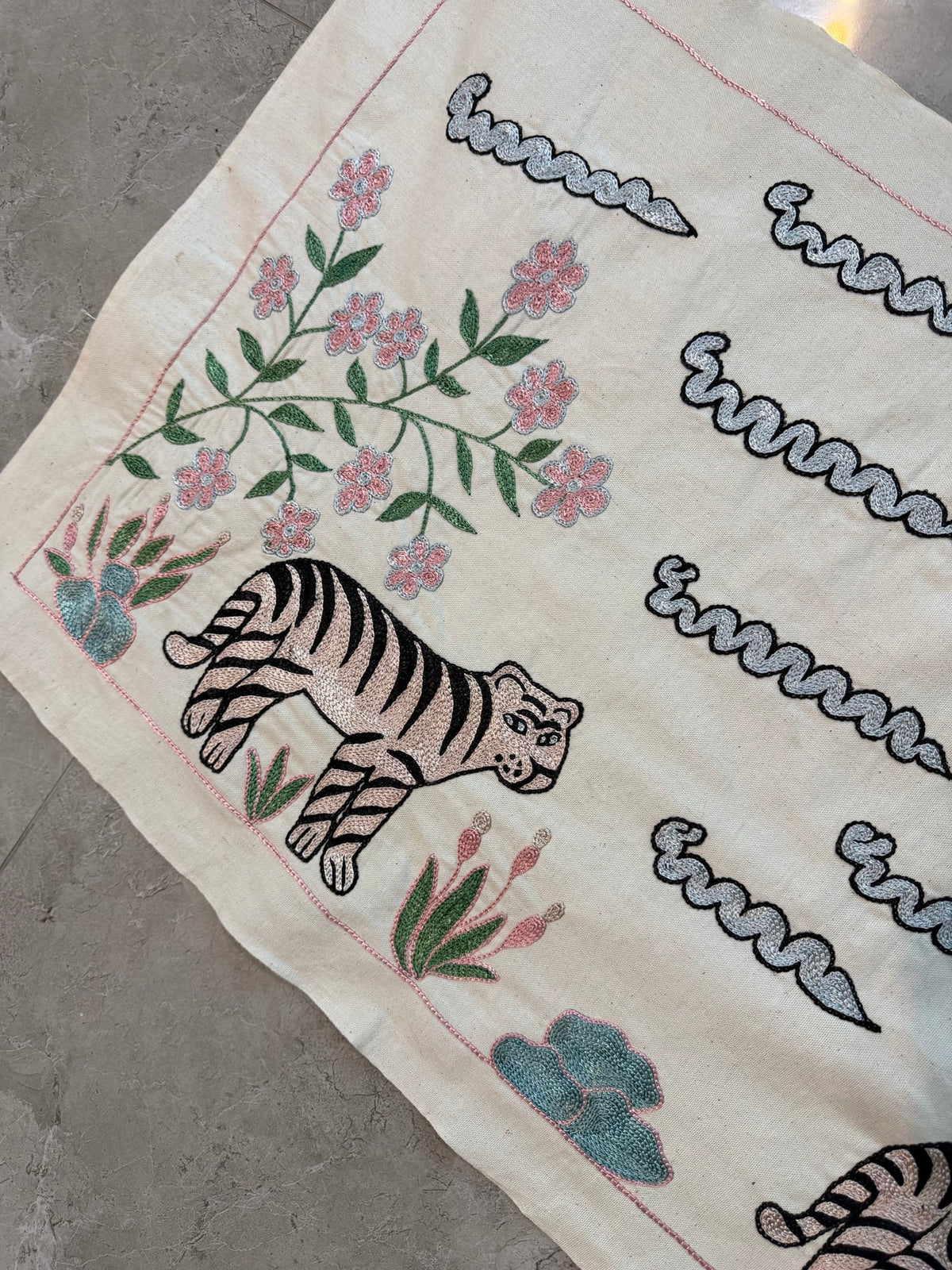 Tiger Silk Suzani Textile Wall Art - Embroidered Beige Bukhara Embroidery 1'8'' x 5'3'' - detail 4