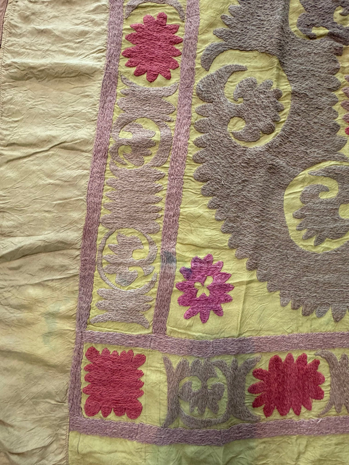 Hand-Embroidered Vintage Yellow Cotton Suzani Tapestry, Medallion Embroidery 6'7'' x 13'9'' - detail 4