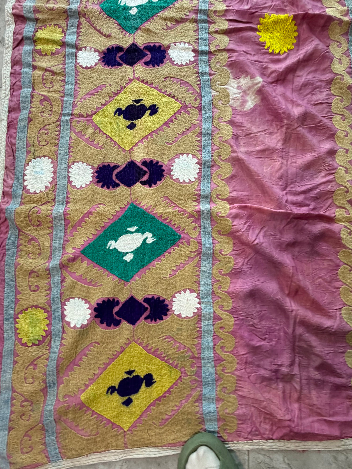 Prayer Niche Cotton Suzani Wall Hanging - Boho Vintage Pink Central Asian Embroidery 4'10'' x 7'5'' - detail 3