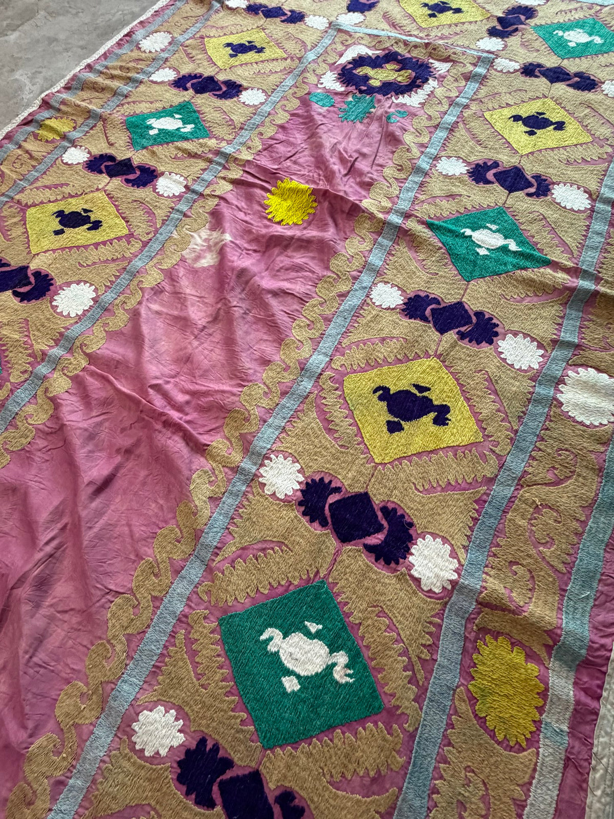 Prayer Niche Cotton Suzani Wall Hanging - Boho Vintage Pink Central Asian Embroidery 4'10'' x 7'5'' - detail 8