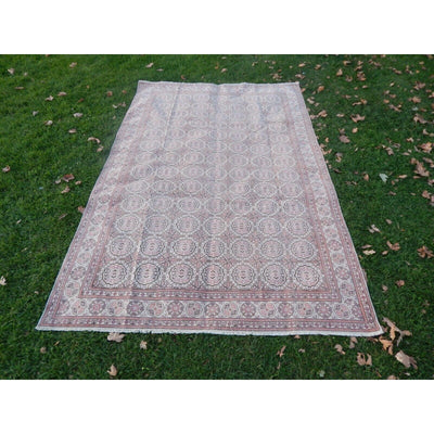 Handknotted Wool Kayseri Rug with Rich Border - Dining Room Carpet